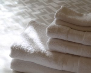 Short-term hosting linen service