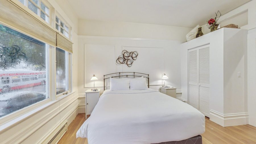 Bedroom with view onto Jackson Street