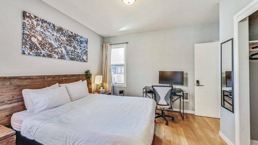 the 3 larger bedrooms each has it's own desk. 