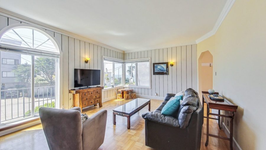 Spacious Living room