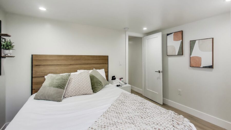 Lower level Cozy 2nd bedroom.
