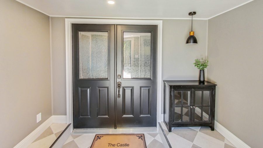 Tiled Double Door Entry