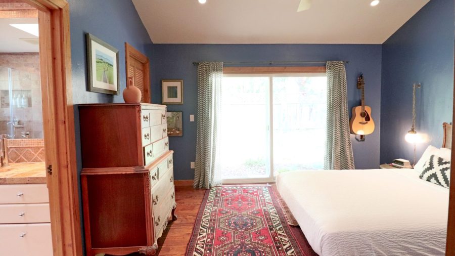 Master Bedroom with queen bed, en suite bathroom and direct access to the patio...