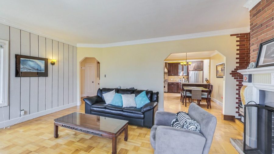 Spacious Living room