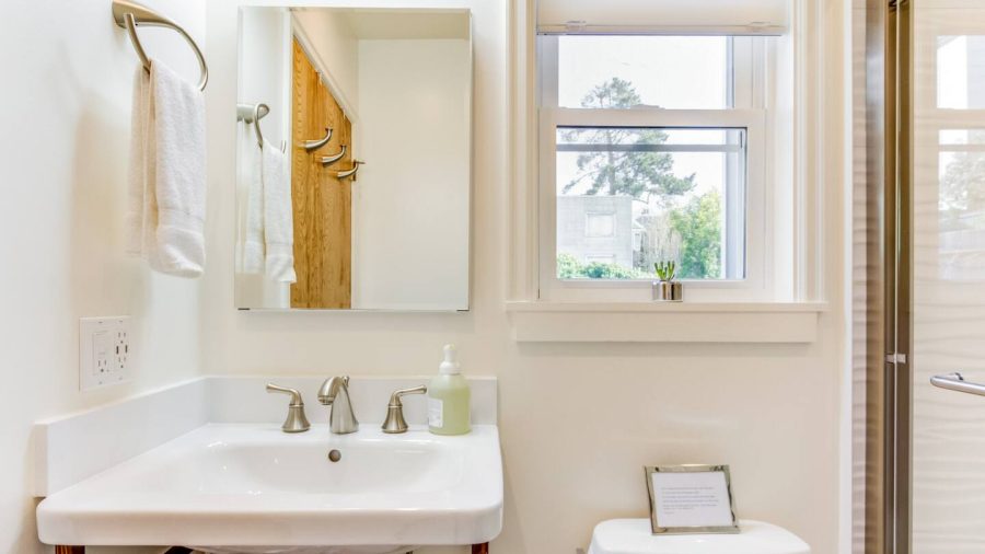Second bedroom bath