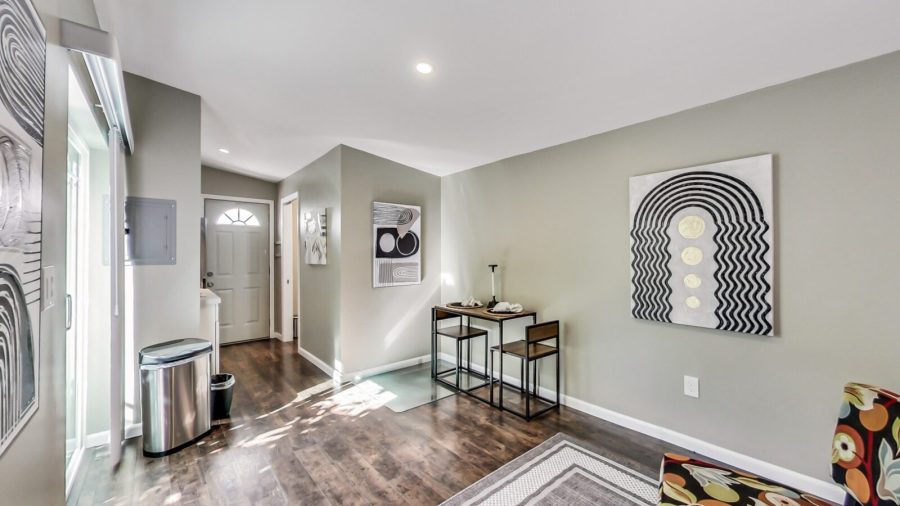 the 3rd bedroom is a separate cottage off the back with it's own bathroom and kitchenette