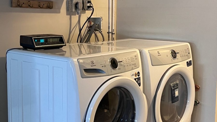 Shared laundry facilities just outside the studio door in the garage. 
We provide laundry pods for you to use. 