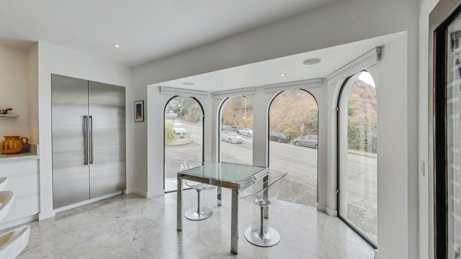 Breakfast nook with view onto Twin Peaks Blvd and Tank Hill