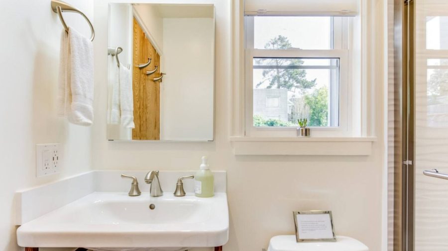 Second bedroom bath