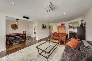 View from living room sofa to the hallway leading to the entrance and the bedrooms...