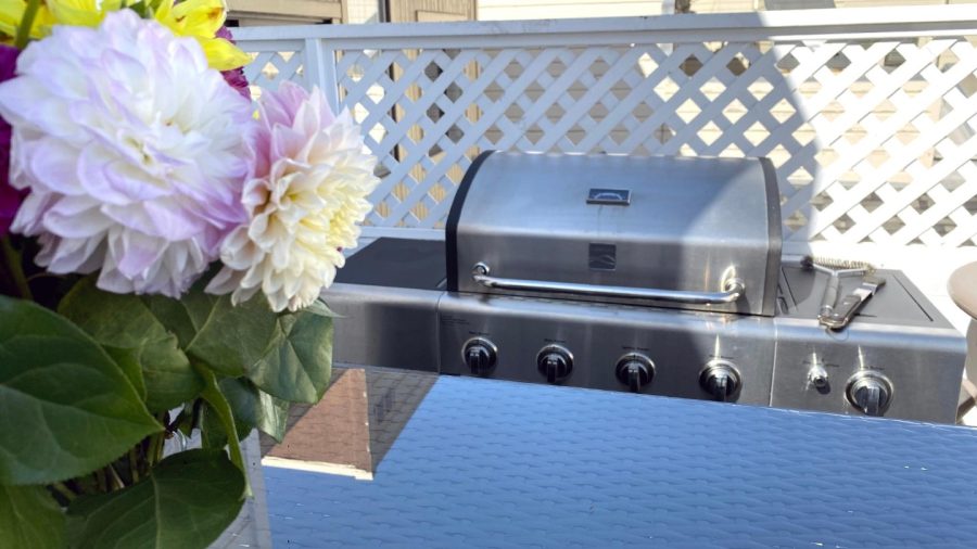 Outdoor terrace with BBQ grill seats 6... perfect for enjoying  warm days/evenings.  Shared area. There's a slight view of downtown if you look hard enough...