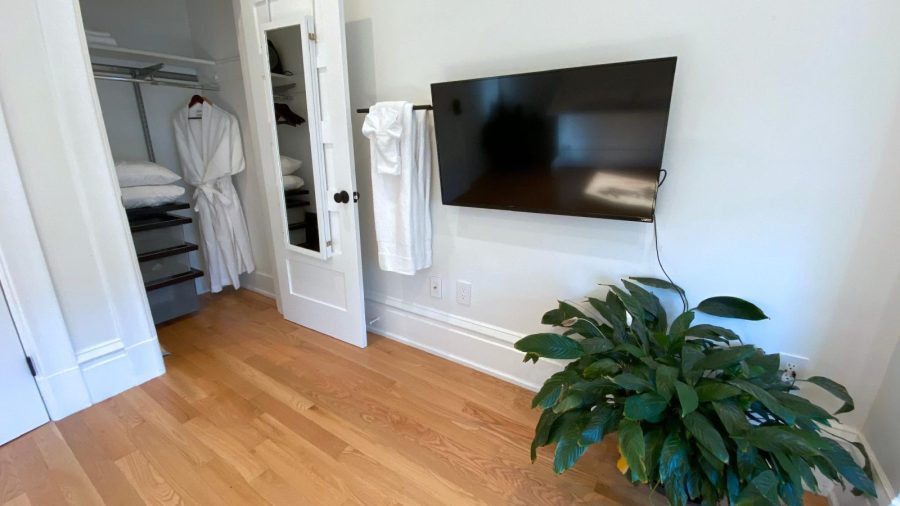 Business-ready room faces Castro St with DISH Network TV - need a desk? Just flip up the bed :-)