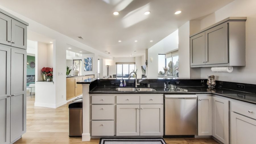 Kitchen counter bar, with seating for two, looking into the dining and family room