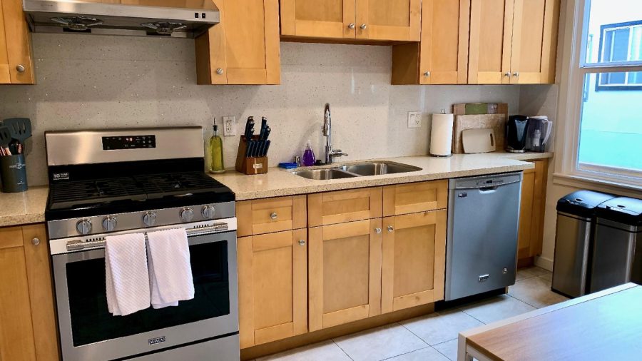 Full kitchen...
