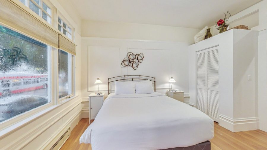 Bedroom with view onto Jackson Street