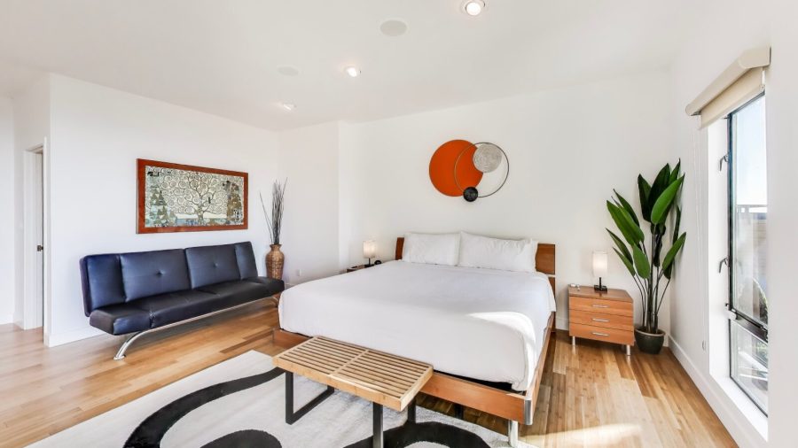 The master bedroom features a King size bed, Sofa, TV, en suite bathroom, large walk-in closet and private terrace with incredible views of the San Fransisco Bay