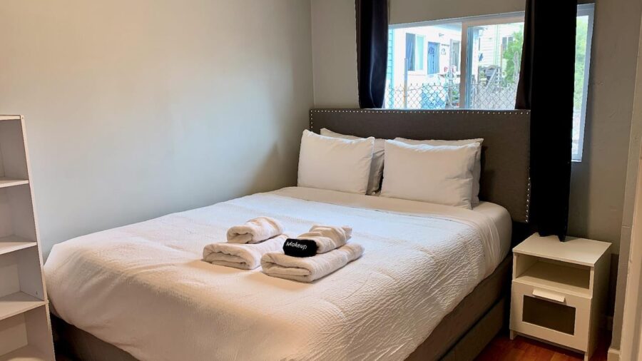 Back bedroom with Twin mattress...