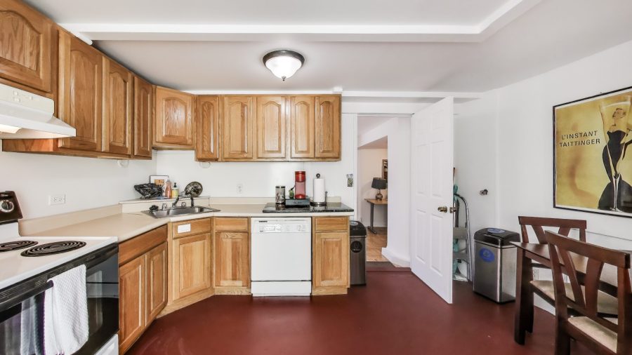 You are welcome to use the kitchen. We provide Keurig coffee and tea pods for your use and the fully stocked kitchen can be used if you need to do some cooking.
We provide dishwasher pods for you as well. 