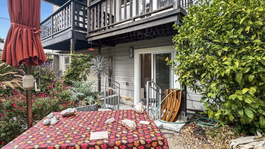 Spacious shared garden. 