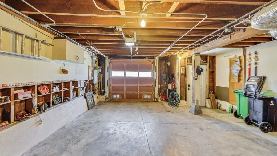The garage space is NOT available to guests. This is where the owner parks who lives in the lower part of the house.. Please do not use the garage for storage.