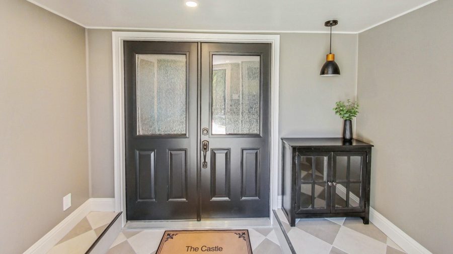 Tiled Double Door Entry
