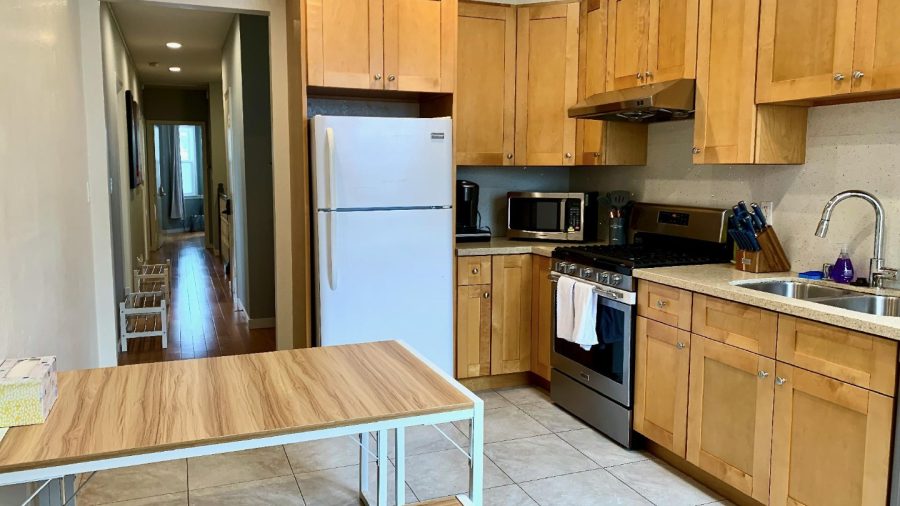 Full kitchen...