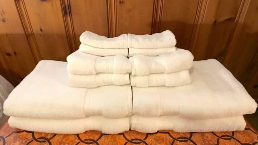 Large oversized bath & hand towels plus washcloths...