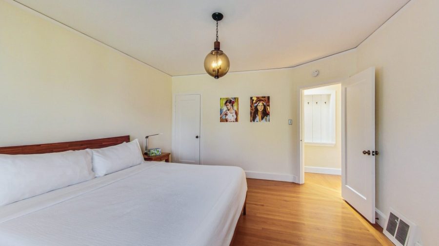 King bed room