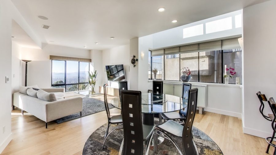Dining room opens into the family room/tv room