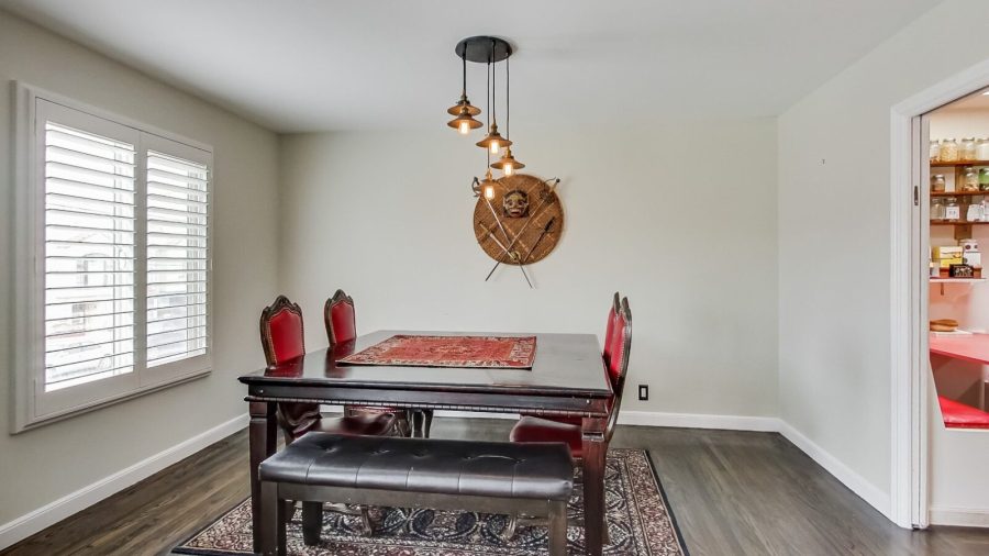 Full dining room...