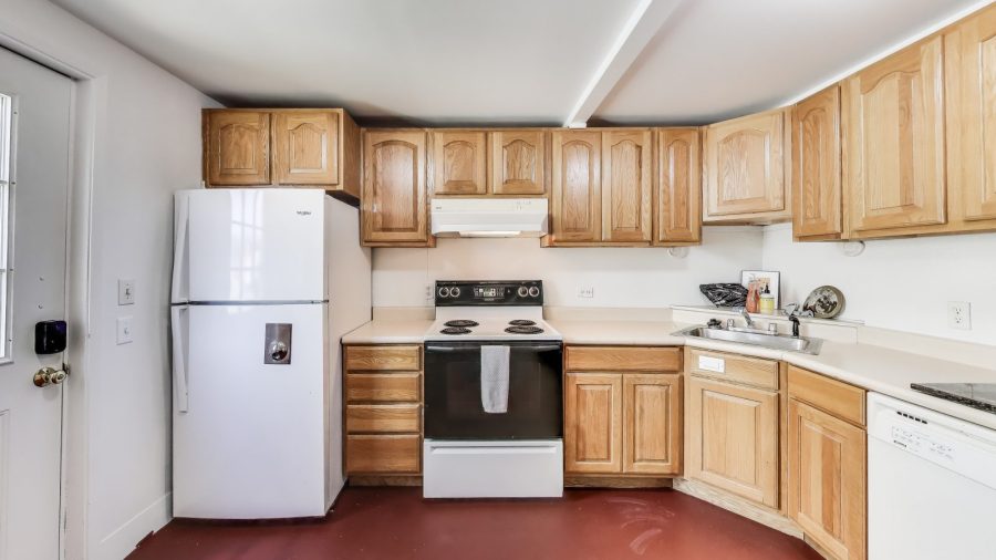 You will have full use of the kitchen.  We provide Keurig coffee and tea pods for you to enjoy during your stay.