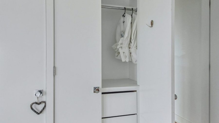 Main floor queen bedroom with en suite bath has plenty of closet space to store clothes.   Enjoy using our bathrobes during your stay.  Leave them behind when you head home. 
