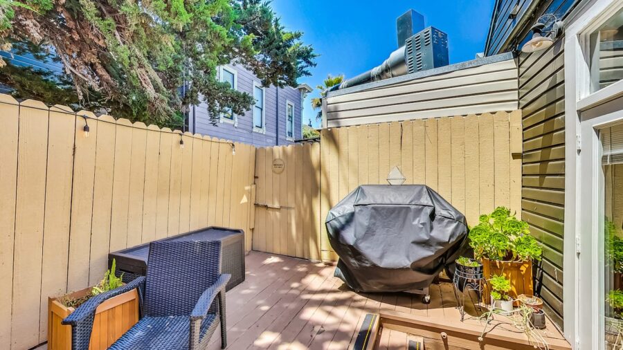 Nestled above the flore Dispensary on noe street, this is an oasis in a cozy part of the bustling Castro Neighborhood
