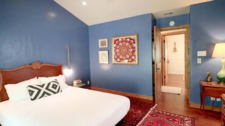 Master Bedroom with queen bed, en suite bathroom and direct access to the patio...