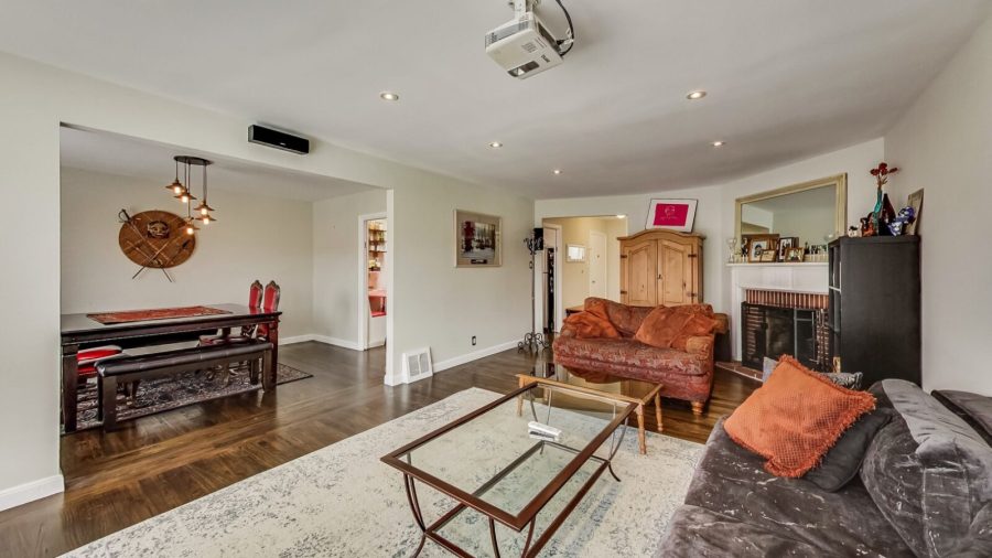 View from living room sofa to the hallway leading to the entrance and the bedrooms...