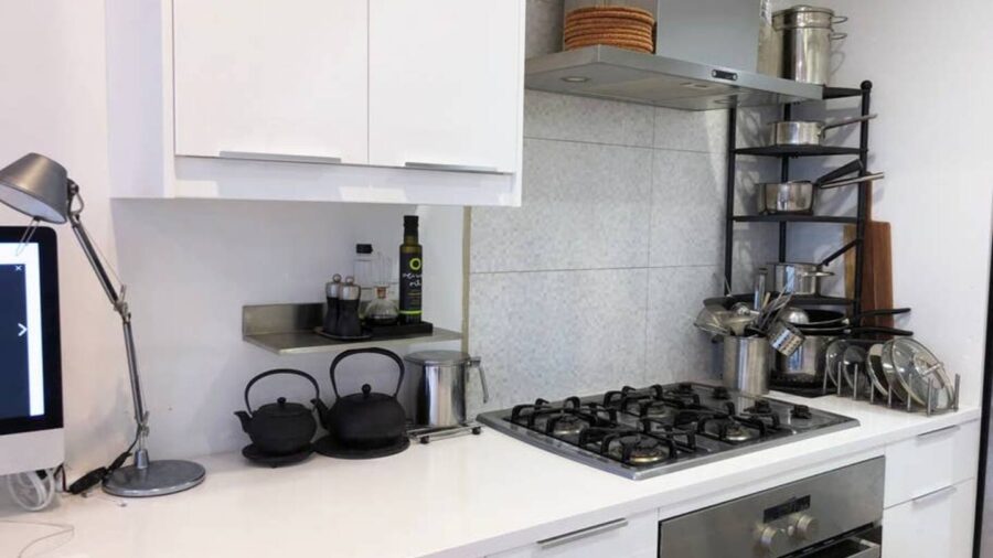 Kitchen - Gas cooktop & electric convection oven