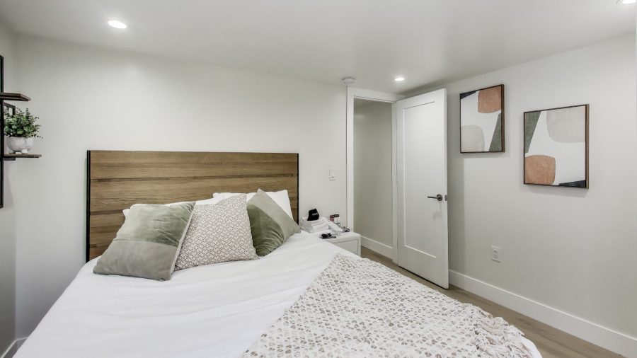 Cozy 2nd bedroom.
