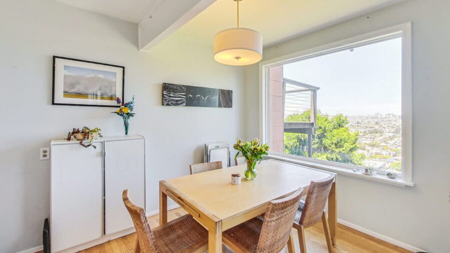 Room for all 4 of you at the dining table with an amazing view of the city.