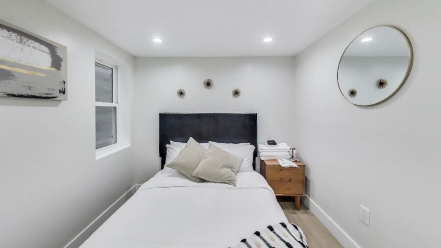 Main bedroom with Queen bed