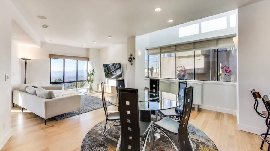 Dining room opens into the family room/tv room