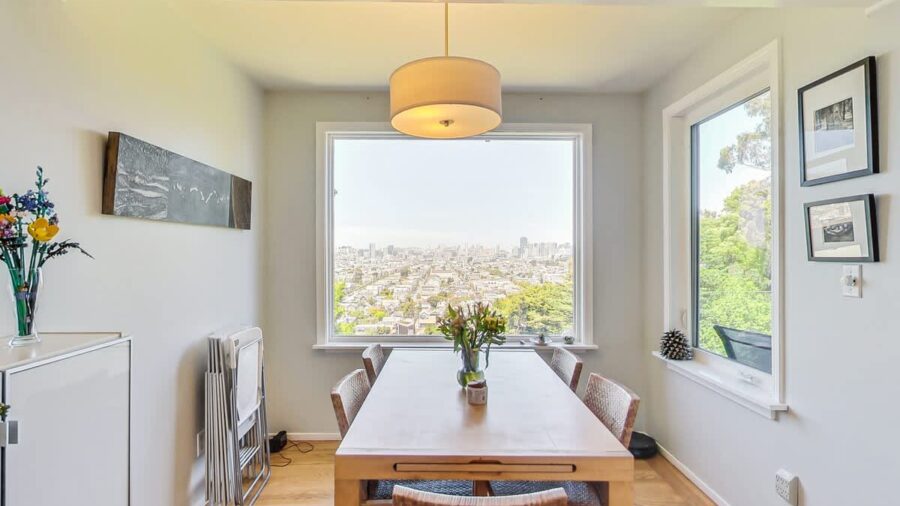 Room for all 4 of you at the dining table with an amazing view of the city.