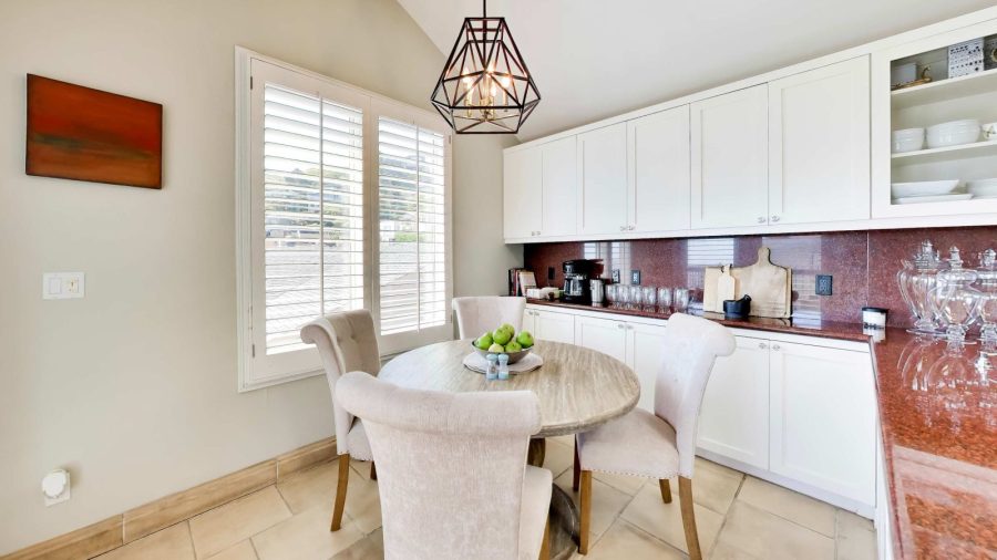 Kitchen dining area, coffee & tea